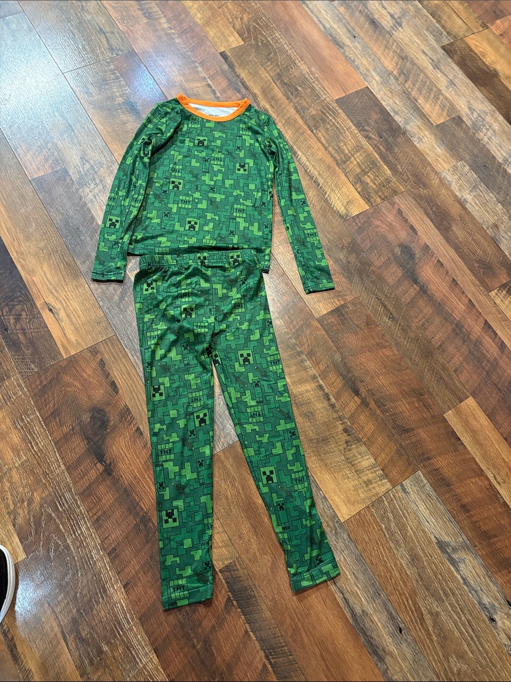 Kids Mine Craft Green Pixel-Print Pajama Set Vlimate with Orange Trim size small